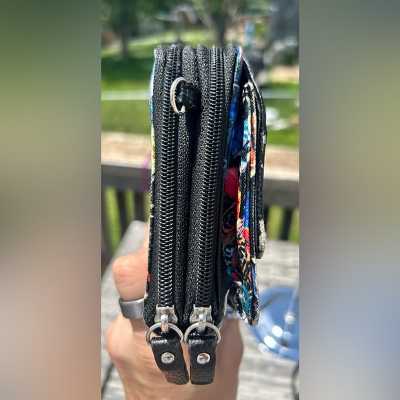 Bueno Butterfly Zip Around Crossbody Wallet Bag w/ Detachable Adjustable Strap - Picture 6 of 12